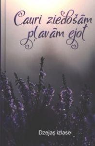 Cauri ziedošām pļavām ejot