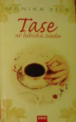 Tase ar hibiska ziedu