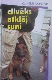 Cilvēks atklāj suni