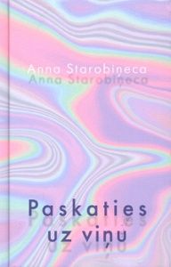 Paskaties uz viņu
