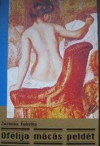 Ofēlija mācās peldēt