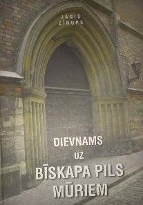 Dievnams uz bīskapa pils mūriem