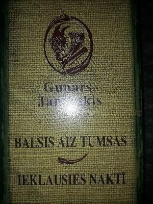 Kopoti raksti - 11. Balsis aiz tumsas. Ieklausies naktī