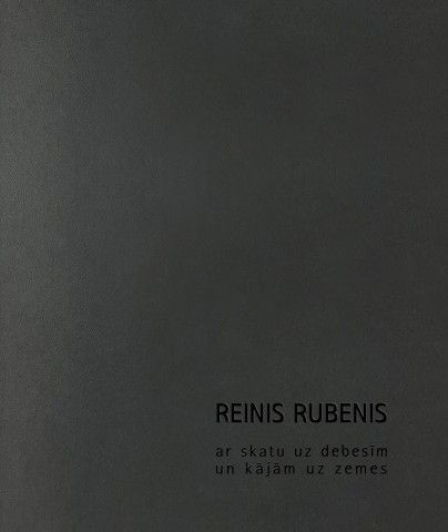 Ar skatu uz debesīm un kājām uz zemes