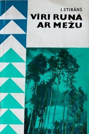 Vīri runā ar mežu