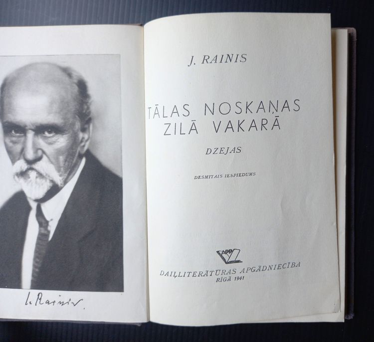 Tālas noskaņas zilā vakarā