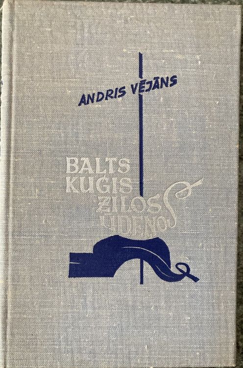 Balts kuģis zilos ūdeņos
