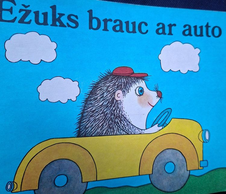 Ežuks brauc ar auto