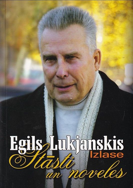 Sarkanas rozes mazliet nogurušai lēdijai