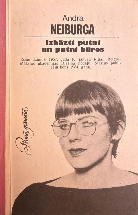 Izbāzti putni un putni būros