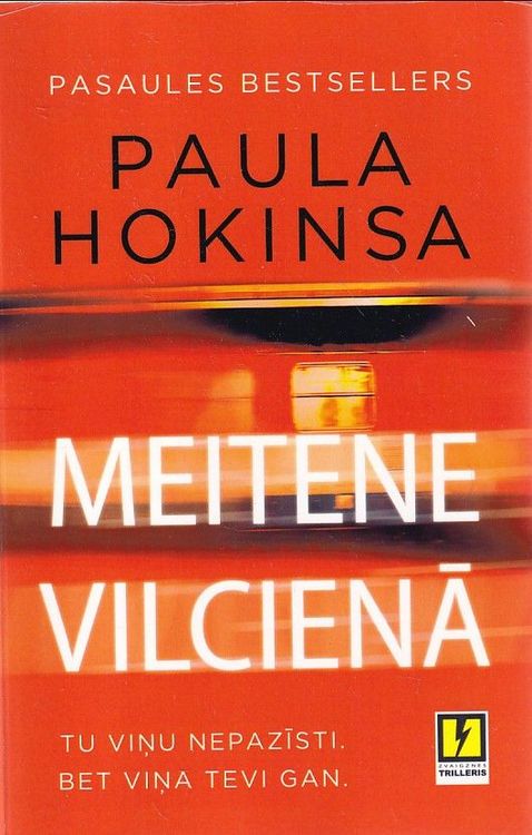 Meitene vilcienā