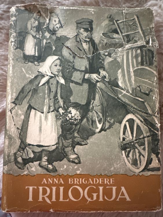 Trialoģija