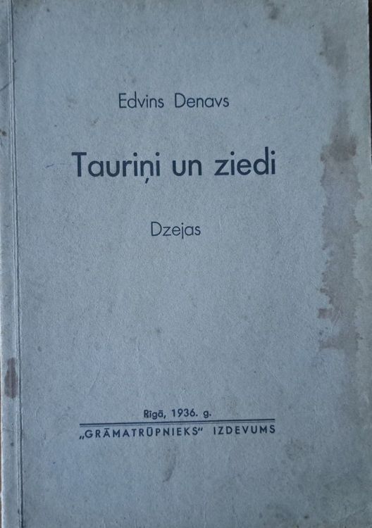 Tauriņi un ziedi