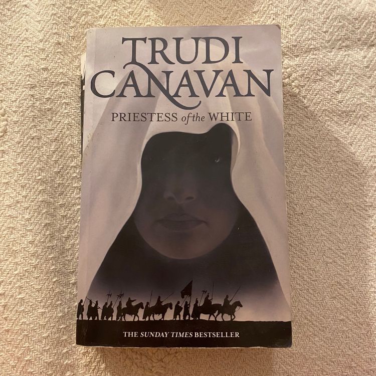 Priestess of the White (Age of the Five #1)