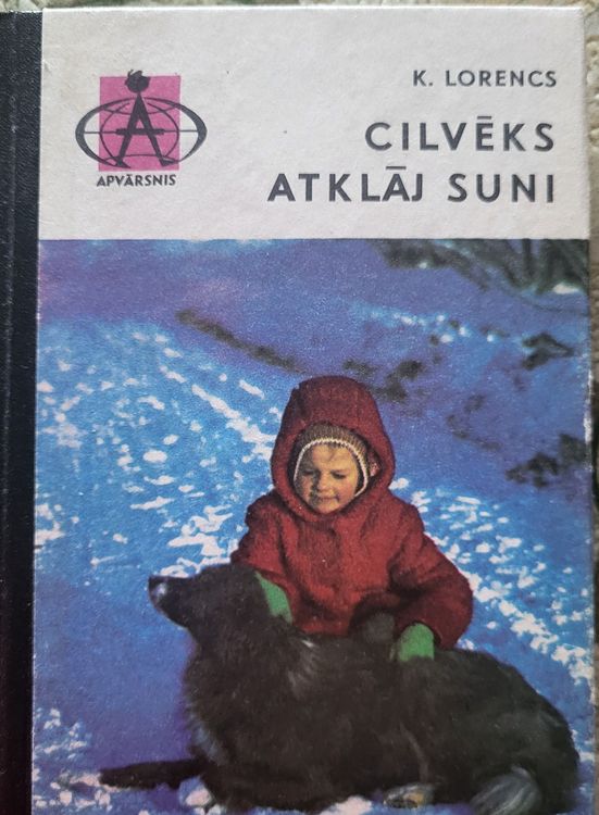 Cilvēks atklāj suni