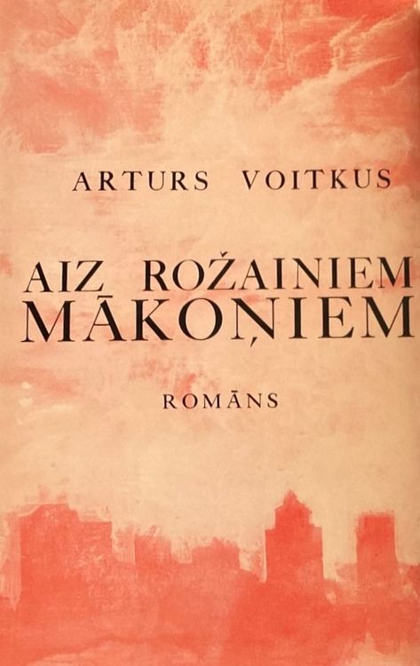 Aiz rožainiem mākoņiem