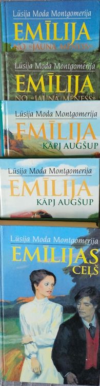 Emīlijas triloģija/ Emīlija no Jaunā mēness