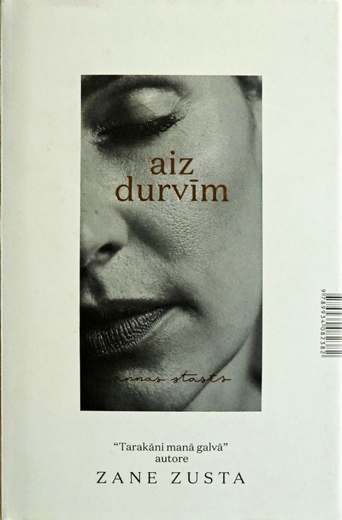 Aiz durvīm