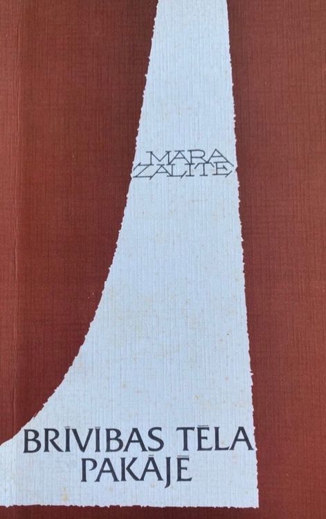 Brīvības tēla pakājē