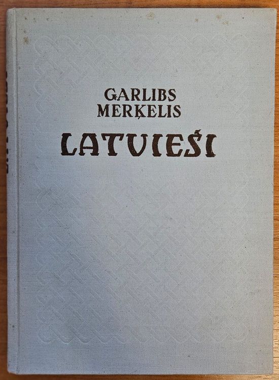 LATVIEŠI rakstu krājums I un II