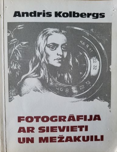 Fotogrāfija ar sievieti un mežakuili