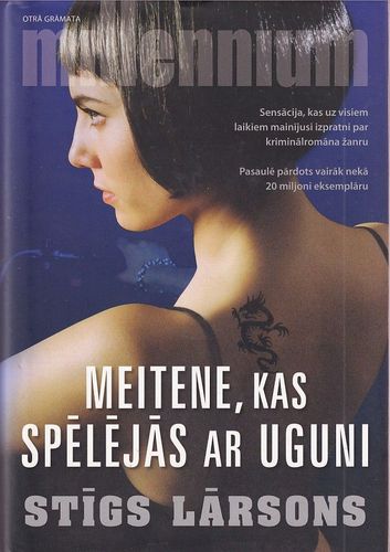 Meitene, kas spēlējās ar uguni