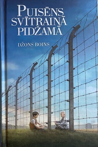Puisēns svītrainā pidžamā