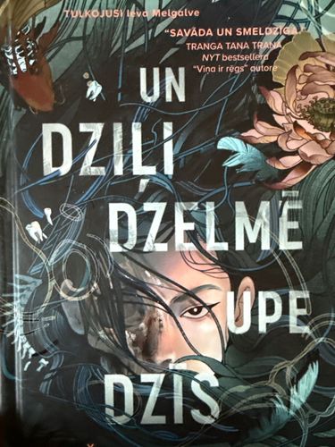 Un dzili dzelmē upe dzīs