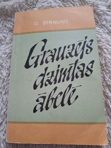 Grauzējs dzimtas ābelē