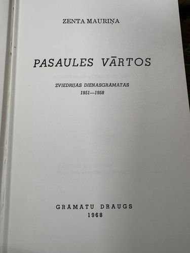 Pasaules vārtos