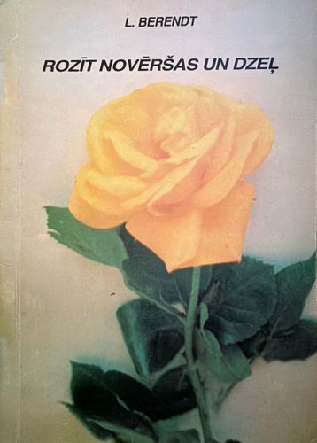 Rozīt novēršas un dzeļ