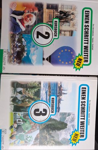 Divas Einen Schritt Weiter grāmatās: Kursbuch 2 un Kursbuck 3