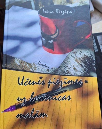 Učenes piezīmes uz burtnīcas malām