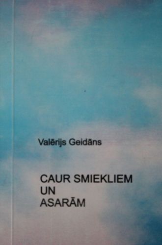Caur smiekliem un asarām