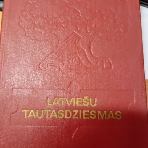 LATVIEŠU TAUTAS DZIESMAS