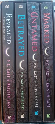 Untamed, Revealed, Betrayed, Marked – četru grāmatu komplekts no sērijas "The House Of Night"
