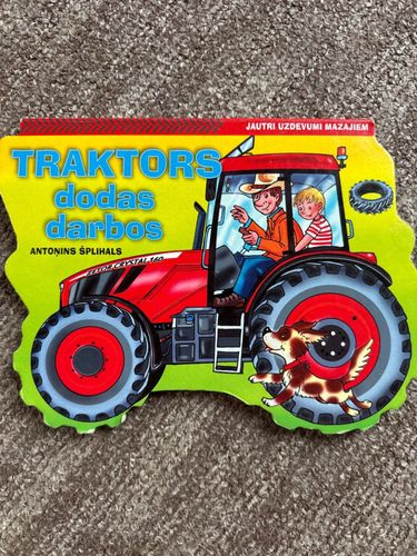 Traktors dodas darbos