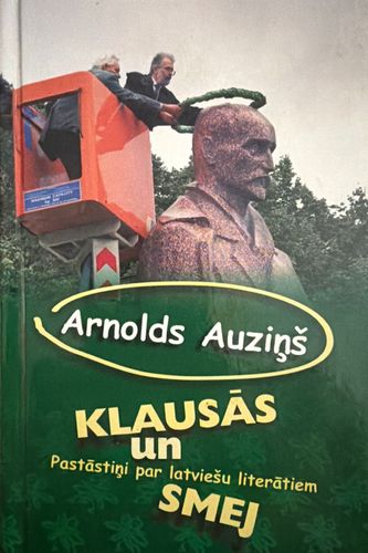 Klausās un smej