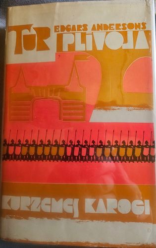 Tur plīvoja kurzemes karogi